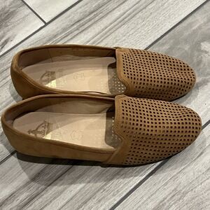Crown Vintage Penelope Loafers Women 9M Tan Suede Excellent Perforated Flats